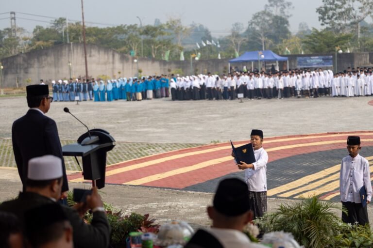 Hari Santri 2026, Wabup Waris Tekankan Peran Pesantren dalam Pembangunan Bangsa