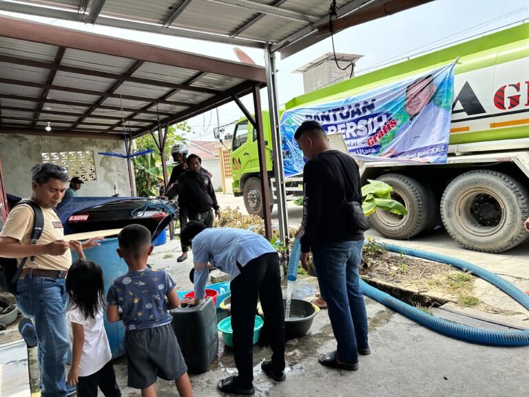 Peduli Warga Terdampak Kemarau, Mudyat Noor Salurkan 14 Ribu Liter Air Bersih